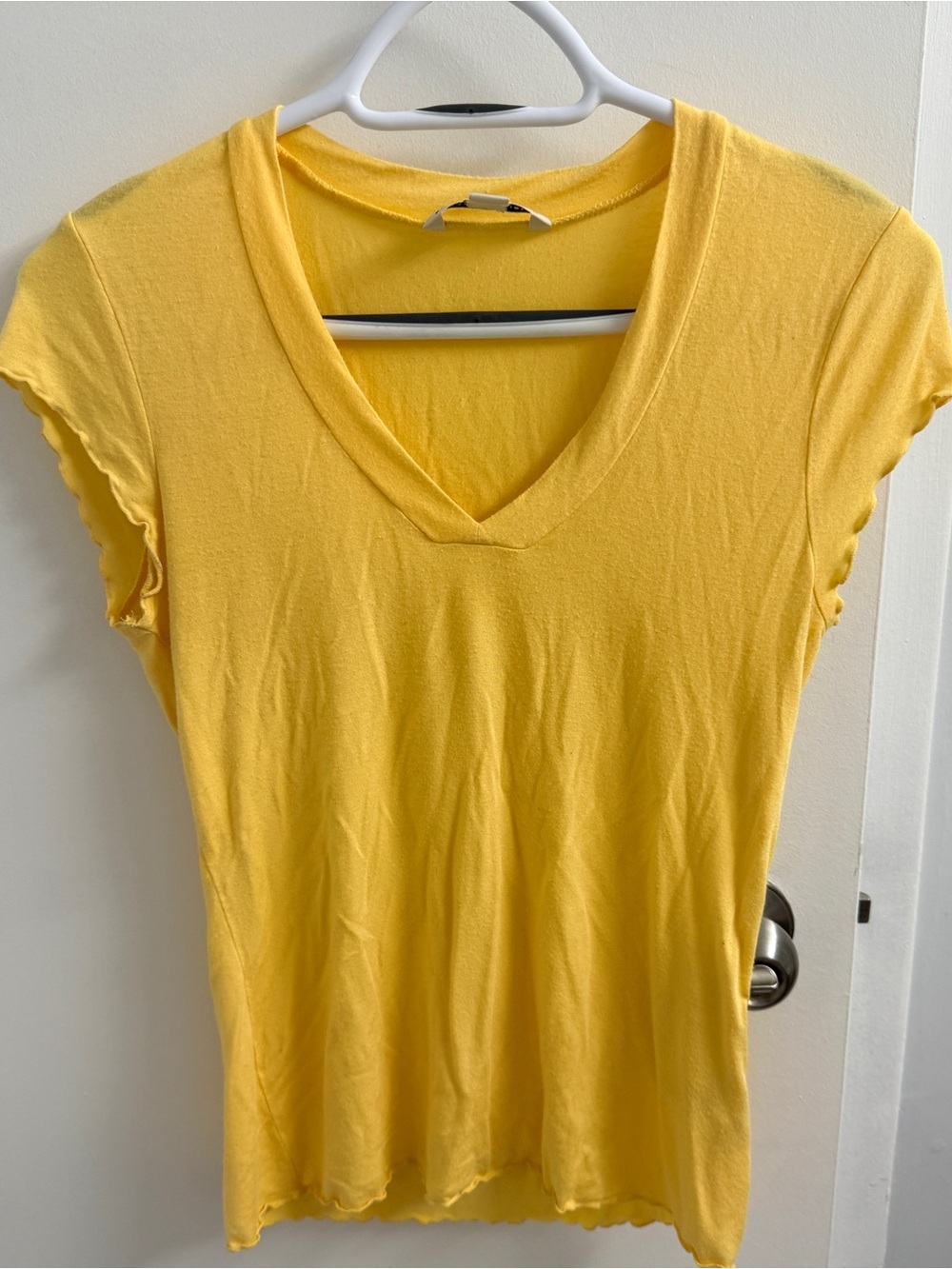 Vintage/Y2K Banana Republic Yellow V-Neck Cap Sleeve Top (Size S)